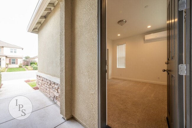 Building Photo - Madera Riverstone Home, 4BR/3BA, Including In-Law Suite, SOLAR, Community Pool, Tons of Community...