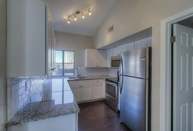 Building Photo - 100 E Fillmore St