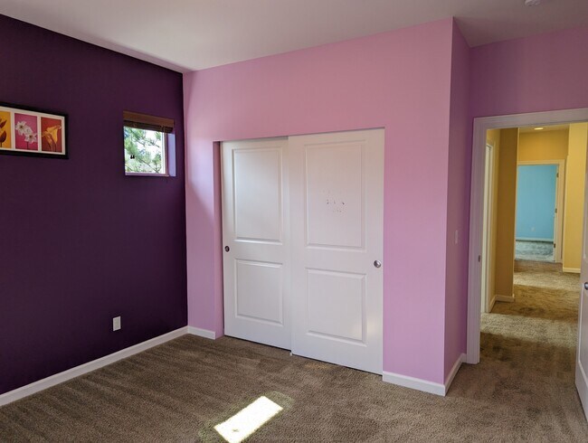 Girl's room - 3724 196th Pl SE