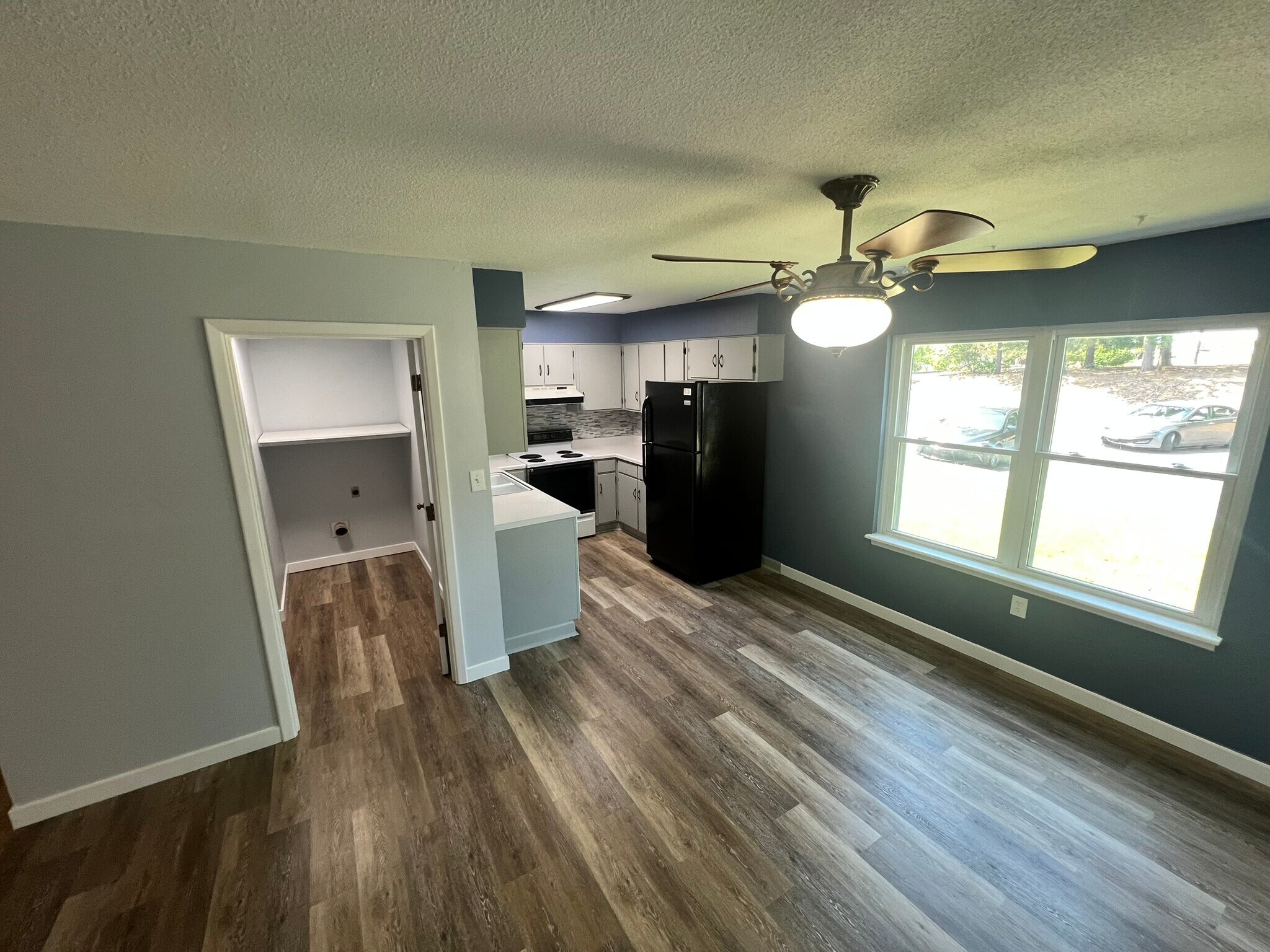 Building Photo - 1100 Skyland Dr
