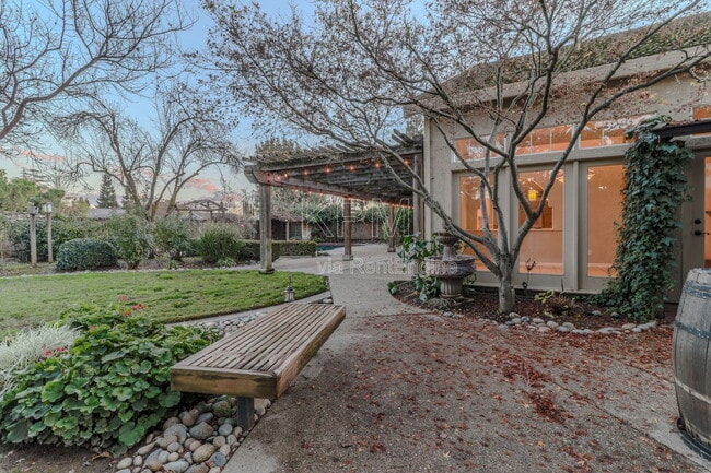 Building Photo - 2326 Carriage Dr