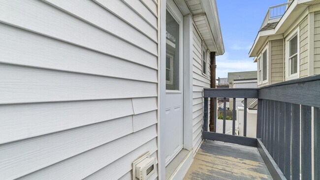 Building Photo - 171A Beachfront-