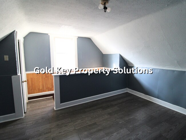 Building Photo - 2633 Main St