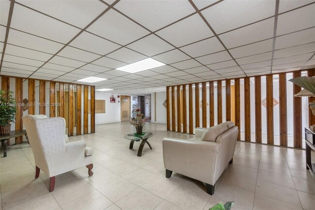 Building Photo - 6130 W 19th Ave