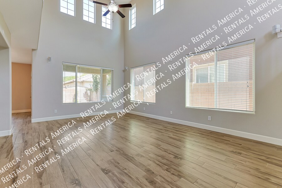 Building Photo - 3424 E Palo Verde St