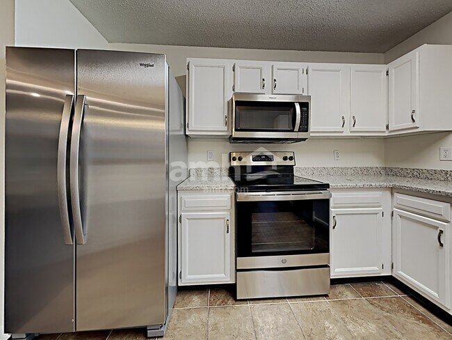Building Photo - 528 Woodfield Cir