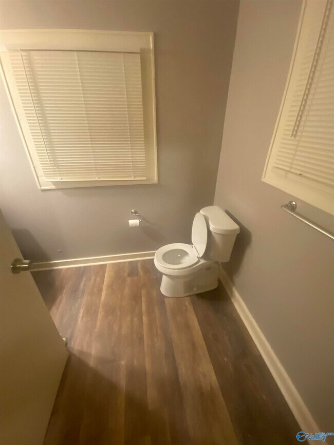 Building Photo - 1101 New St