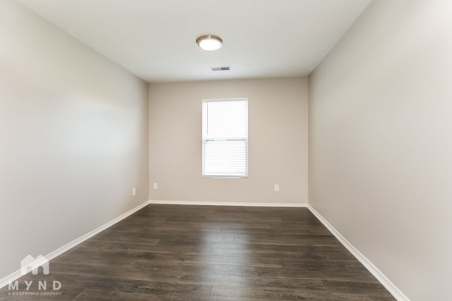 Building Photo - 2827 Creekbend Dr