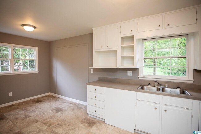 Building Photo - 1037 Dawn Dr