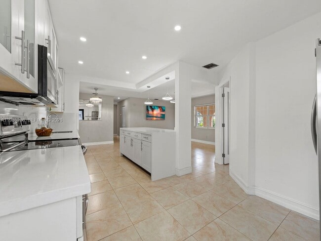 Building Photo - 3605 SW 122nd Pl