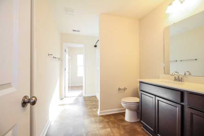 Building Photo - 159 Spirit Dr