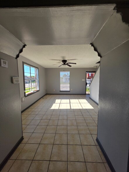 Building Photo - 7801 Sun St