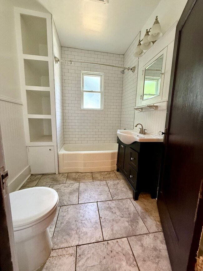 Building Photo - Spacious 4-Bedroom Home with Fenced Yard &...