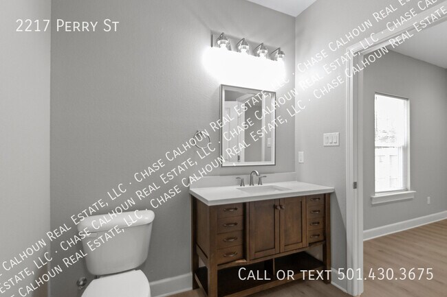 Building Photo - 2217 Perry St