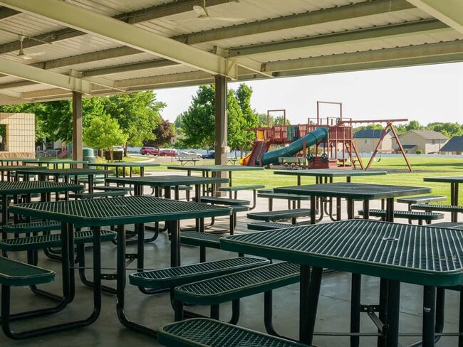 Building Photo - 151 Cub St W