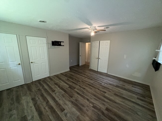 Building Photo - 5558 Queen Mary Ln