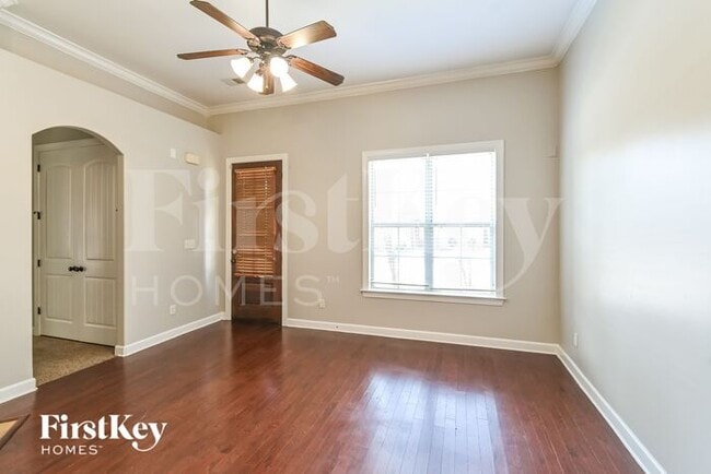 Building Photo - 10258 Evening Hill Dr