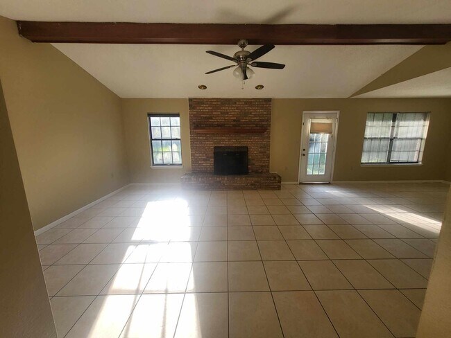 Building Photo - 2108 Calle De Castelar