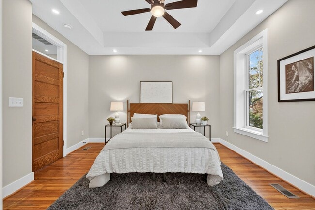 Building Photo - Renovated Hill East 3BR Near Metro + Parking