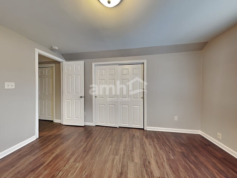 Building Photo - 132 Bush Dr