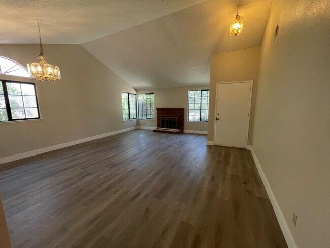 Building Photo - Fantastic 3 Bedroom in Natomas