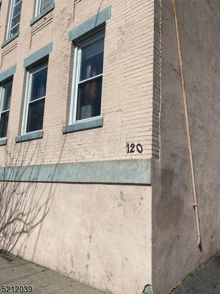 Building Photo - 120 Franklin St