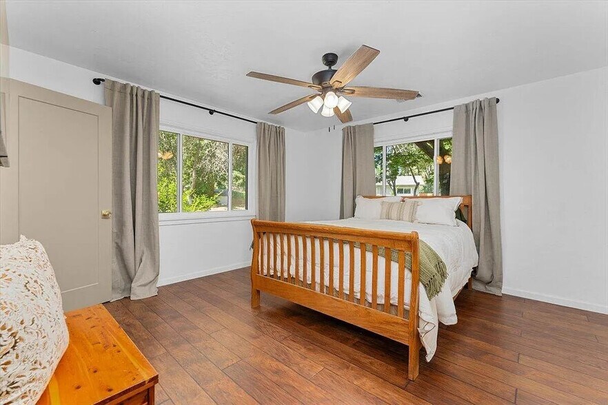 Building Photo - 2551 S Waverly Ave