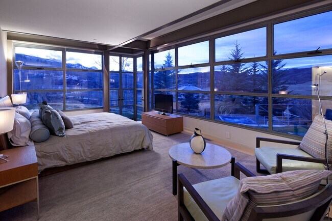 Building Photo - 821 Cluny Rd