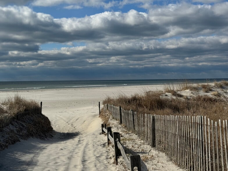 Building Photo - 3914 South Blvd