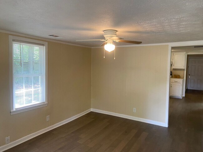 Building Photo - **UPCOMING**3 BEDROOM  / 1 BATHROOM HOUSE ...
