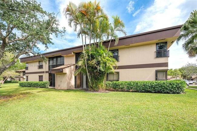 Building Photo - 2676 Carambola Cir N