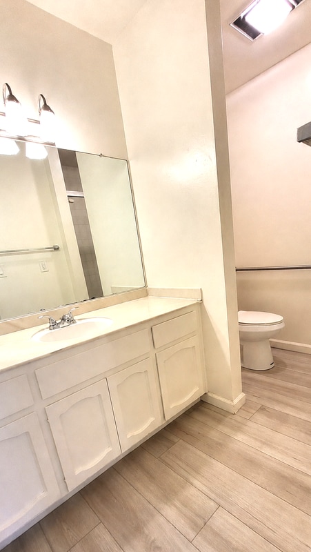 Building Photo - 2607 Pirineos Way