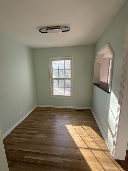 Eating Nook - 728 47th Way S