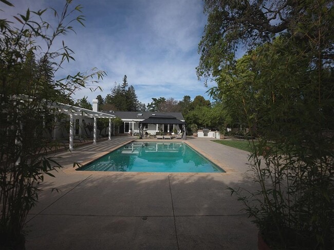 Building Photo - 2 Callado Way