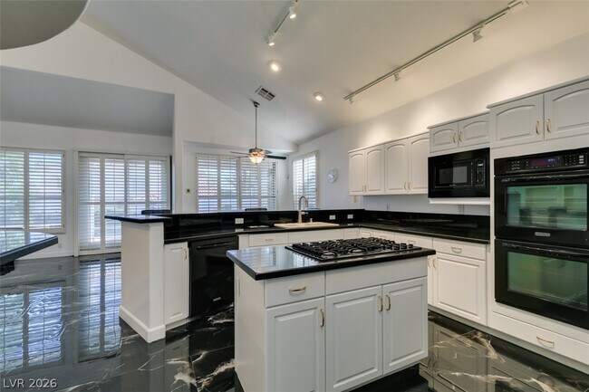 Building Photo - 174 Buena Ct