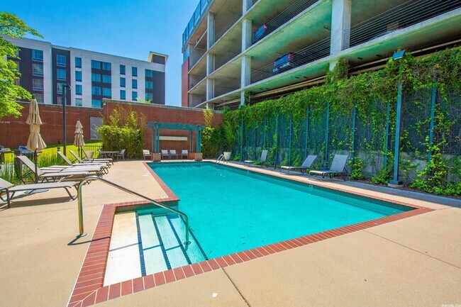 Building Photo - 315 Rock St