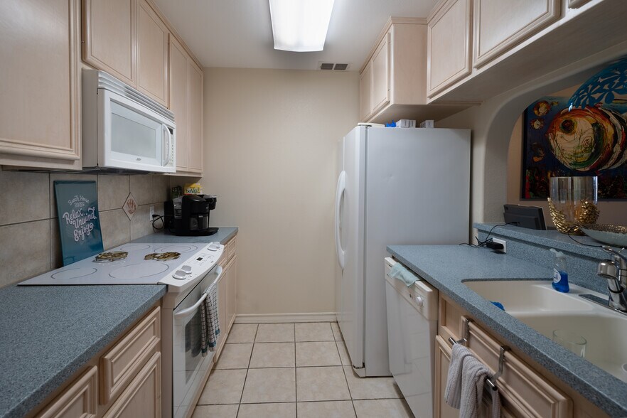 Building Photo - 13969 Ports O Call Dr