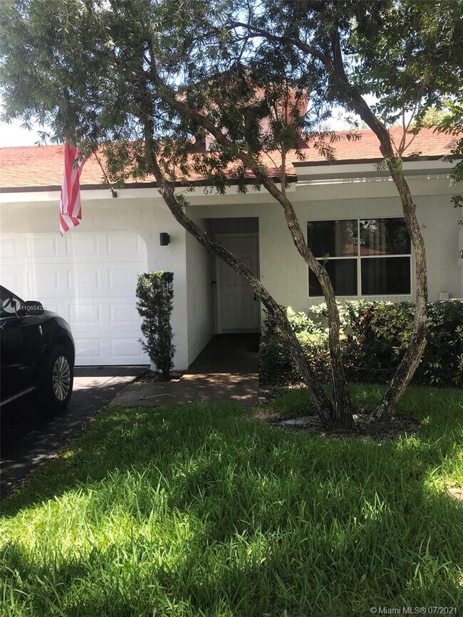 Building Photo - 6734 N Pine Island Rd