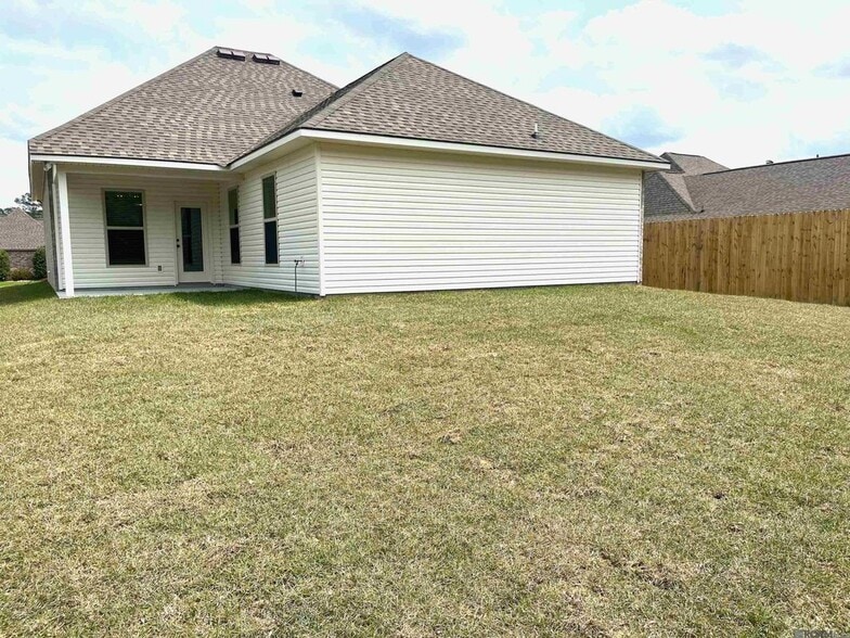 Building Photo - 35657 Woodland Ridge Dr