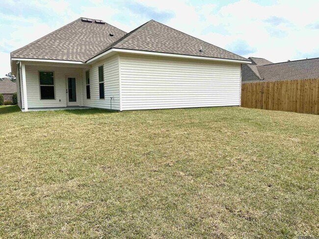 Building Photo - 35657 Woodland Ridge Dr
