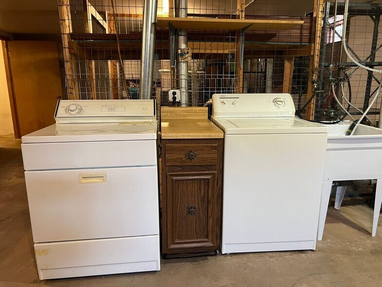 Building Photo - 512 Hill St