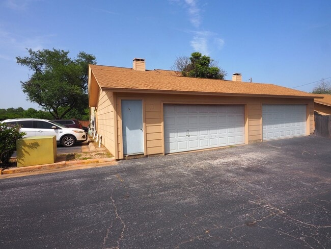 Building Photo - Amazing Austin condo!