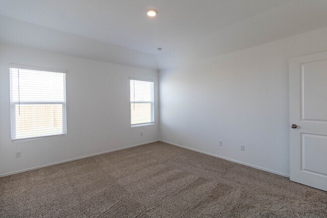 Building Photo - 5601 Bellissima Way