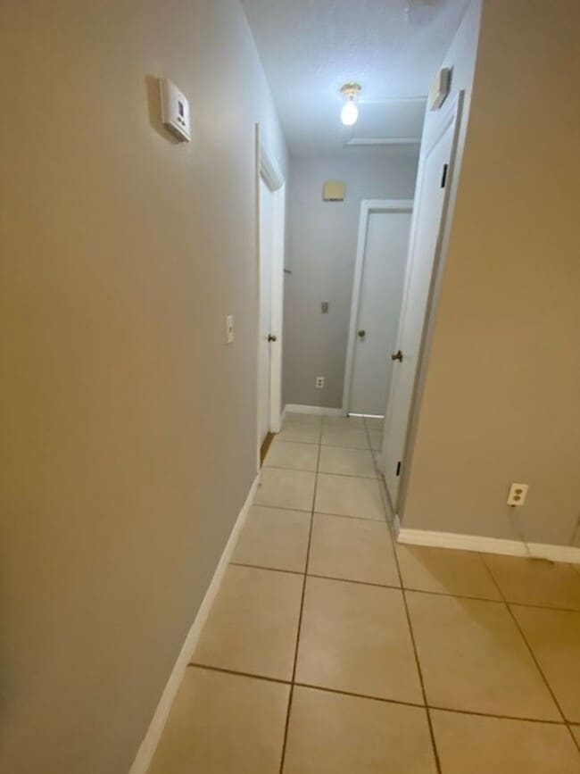 Building Photo - 2 Bedroom 2 Bath Duplex in Historic Downto...