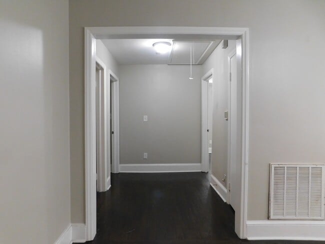 Building Photo - 411 Gray Dr