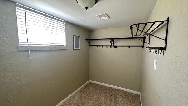 Building Photo - Spacious 5BD/2BA Home in Lakewood, CO- Available July 29th!