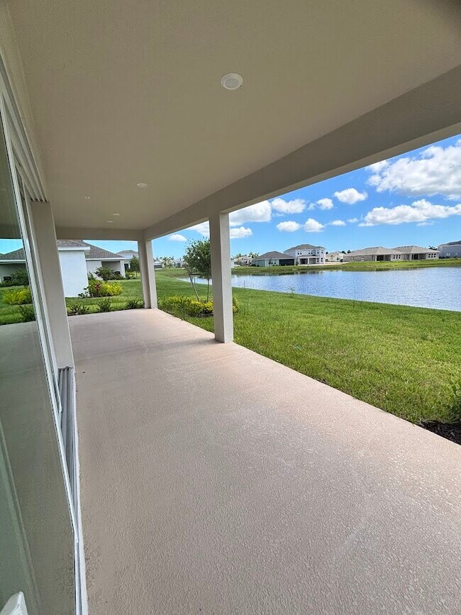 Building Photo - 9323 Lorenzo Wy