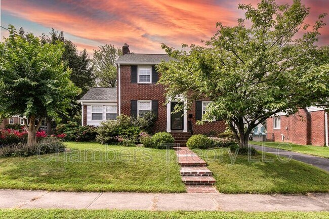 Primary Photo - 5900 1st St S
