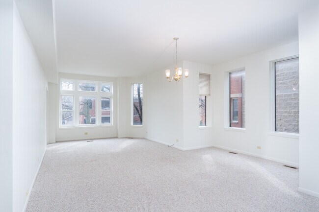 Living Room - 2128 W Evergreen Ave