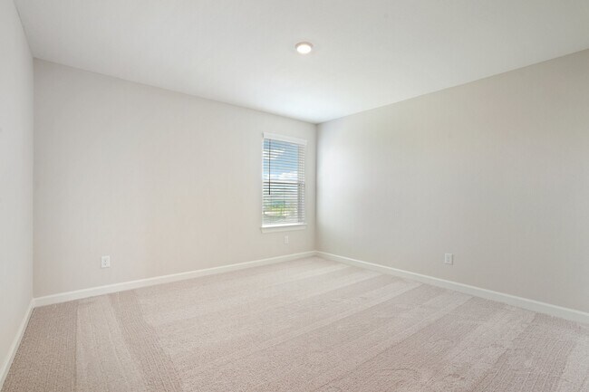 Building Photo - 1006 Whispering Winds Dr